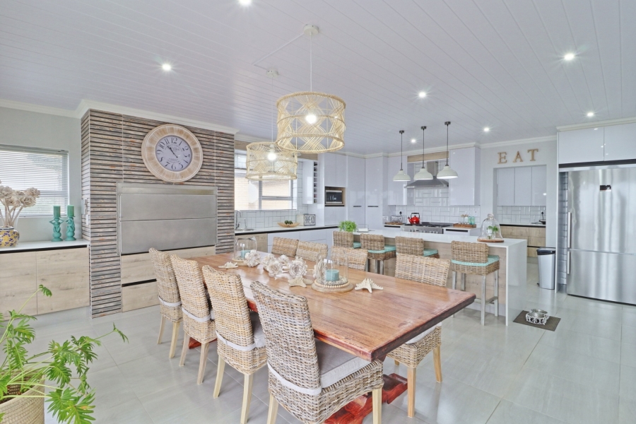 4 Bedroom Property for Sale in Monte Christo Western Cape